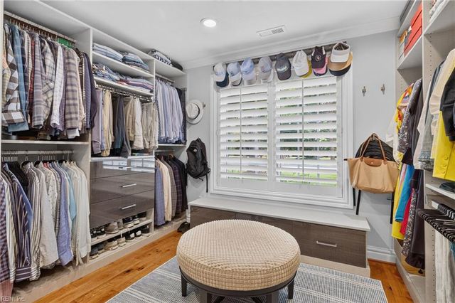 1040 Bobolink DR, Virginia Beach, VA 23451