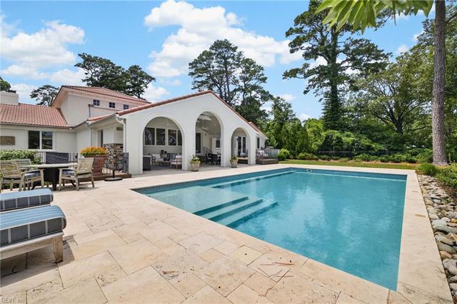 1040 Bobolink DR, Virginia Beach, VA 23451