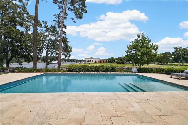 1040 Bobolink DR, Virginia Beach, VA 23451