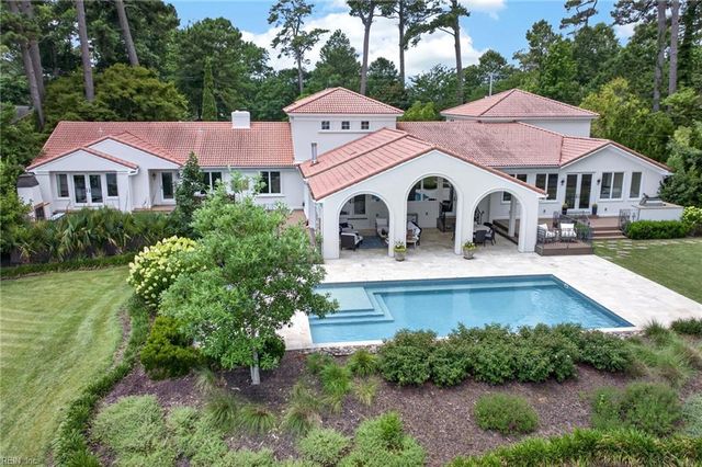 1040 Bobolink DR, Virginia Beach, VA 23451
