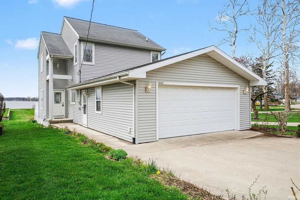 1007 Chapman Lake Drive, Warsaw, IN 46582
