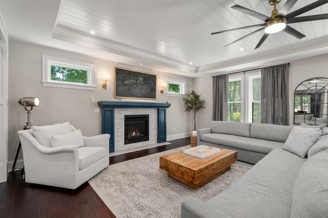 8 Charles St, North Reading, MA 01864
