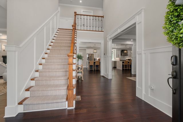 8 Charles St, North Reading, MA 01864