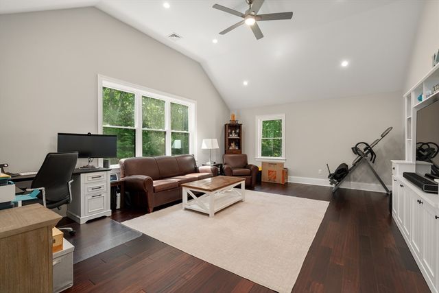 8 Charles St, North Reading, MA 01864