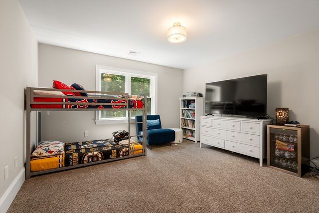 8 Charles St, North Reading, MA 01864