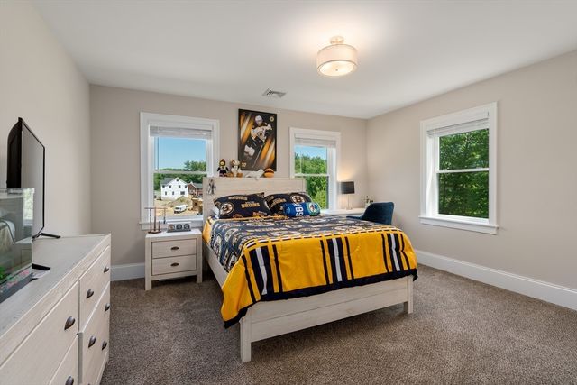 8 Charles St, North Reading, MA 01864