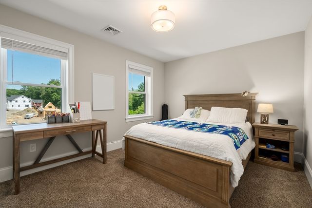 8 Charles St, North Reading, MA 01864