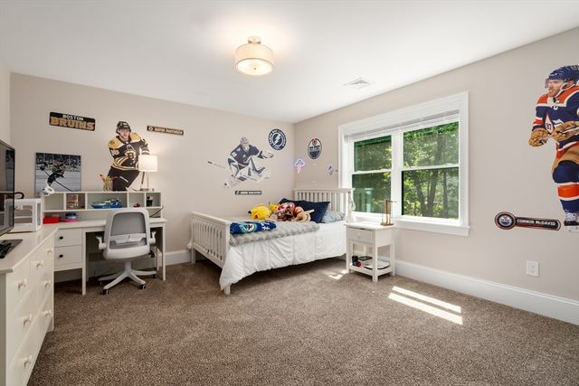 8 Charles St, North Reading, MA 01864
