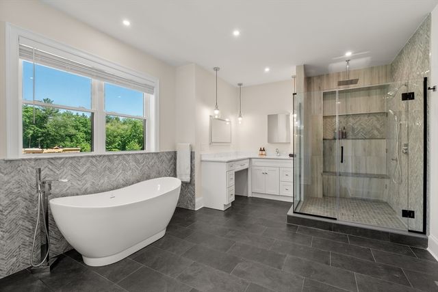 8 Charles St, North Reading, MA 01864