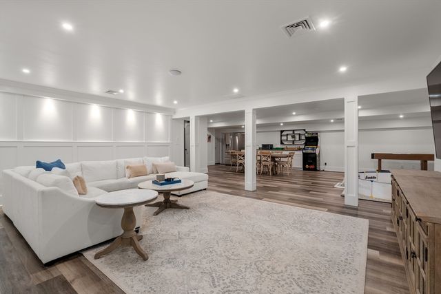 8 Charles St, North Reading, MA 01864