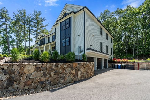 8 Charles St, North Reading, MA 01864