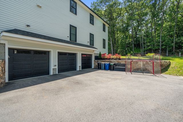 8 Charles St, North Reading, MA 01864