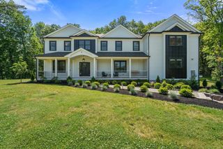 8 Charles St, North Reading, MA 01864