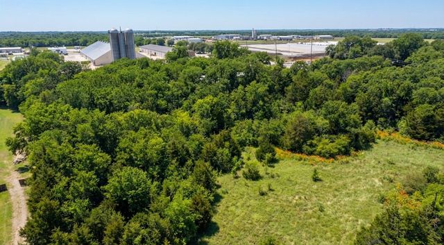 648 E Pleasant Run Road, Lancaster, TX 75146