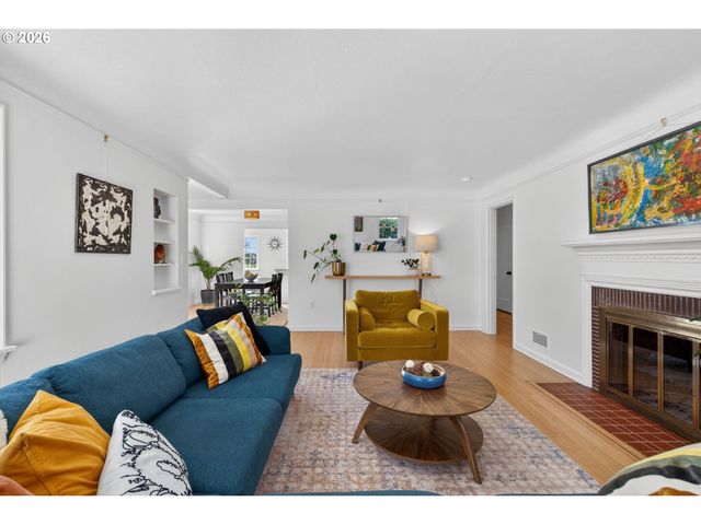 6825 Sw 8TH Ave, Portland, OR 97219