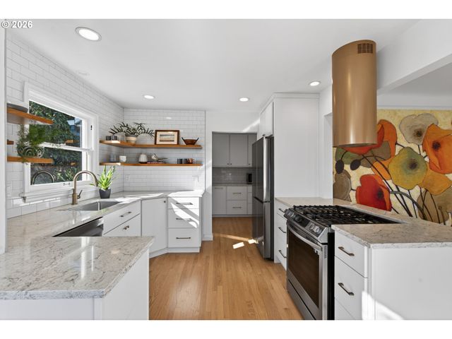 6825 Sw 8TH Ave, Portland, OR 97219