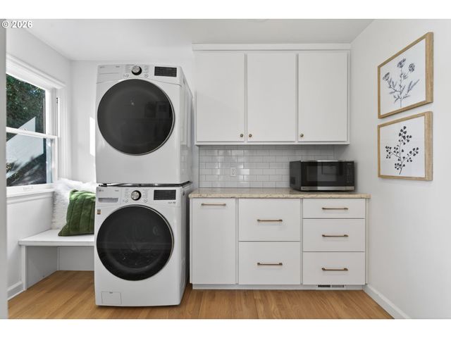 6825 Sw 8TH Ave, Portland, OR 97219