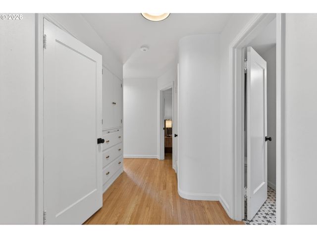 6825 Sw 8TH Ave, Portland, OR 97219