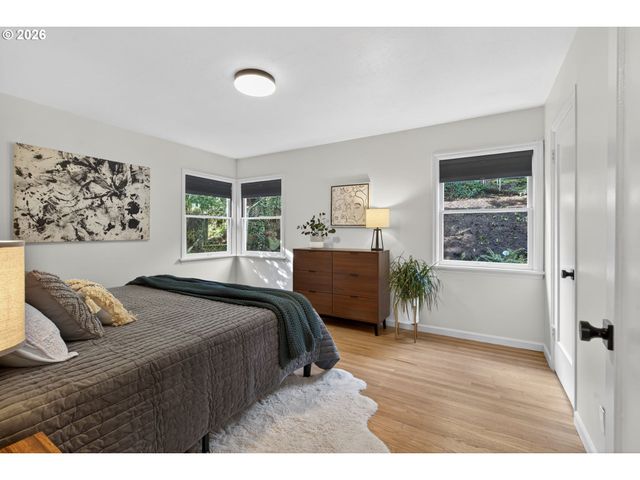 6825 Sw 8TH Ave, Portland, OR 97219