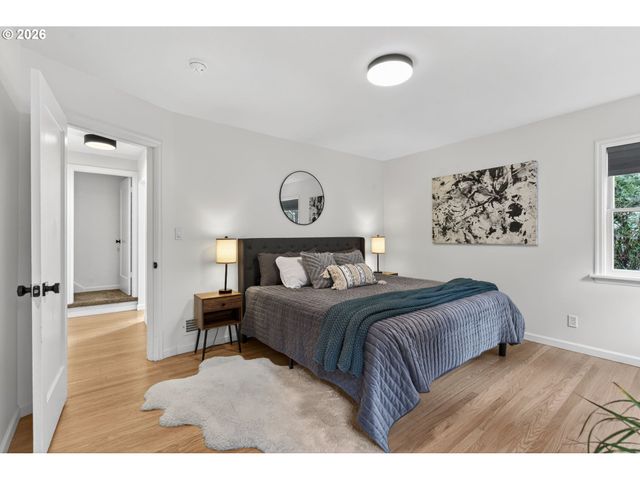 6825 Sw 8TH Ave, Portland, OR 97219