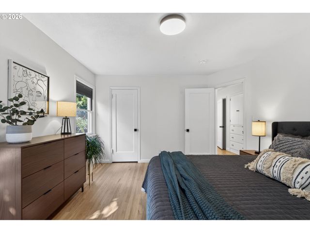 6825 Sw 8TH Ave, Portland, OR 97219