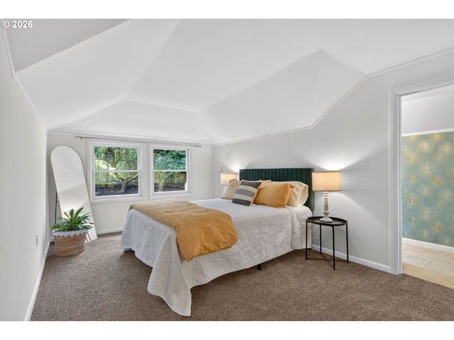 6825 Sw 8TH Ave, Portland, OR 97219