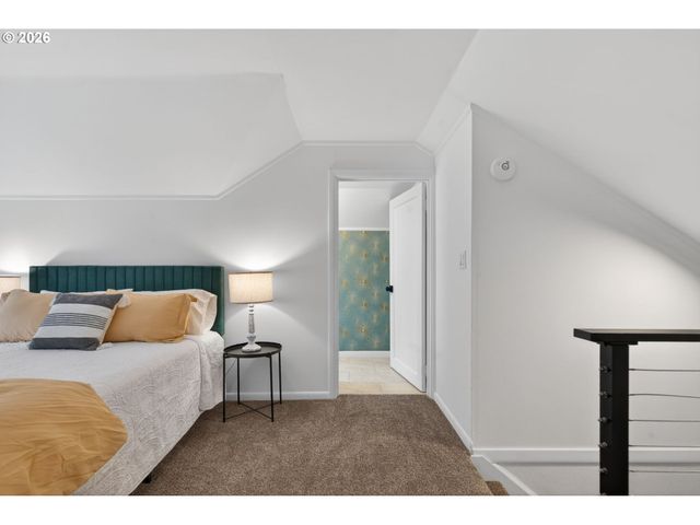 6825 Sw 8TH Ave, Portland, OR 97219