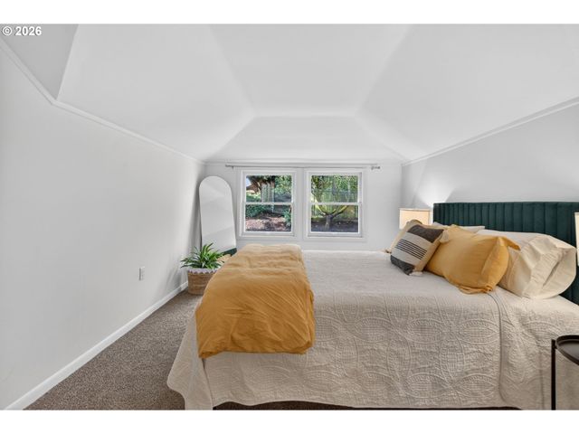 6825 Sw 8TH Ave, Portland, OR 97219