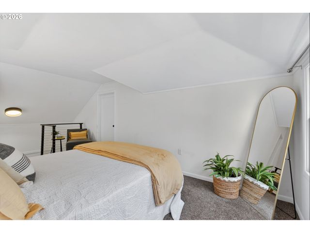 6825 Sw 8TH Ave, Portland, OR 97219