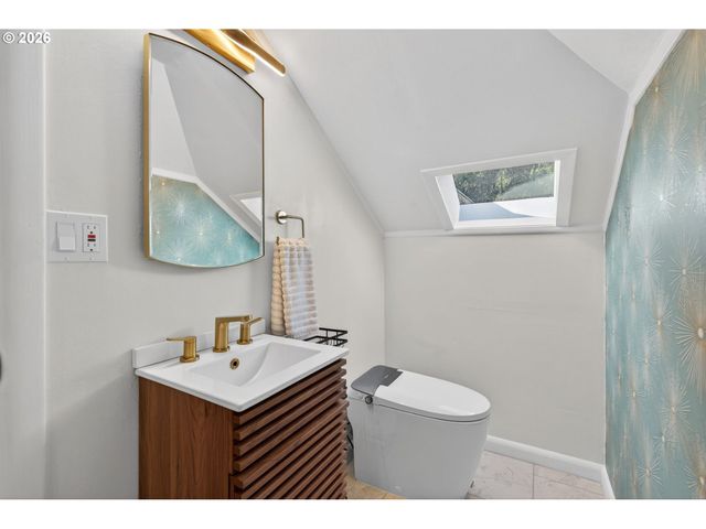 6825 Sw 8TH Ave, Portland, OR 97219