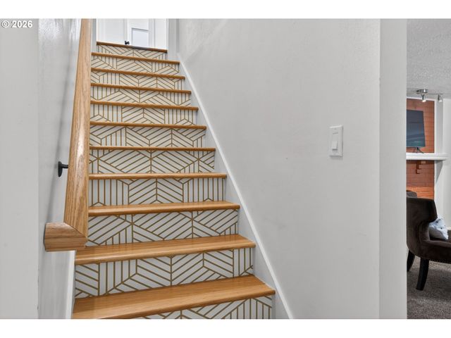 6825 Sw 8TH Ave, Portland, OR 97219