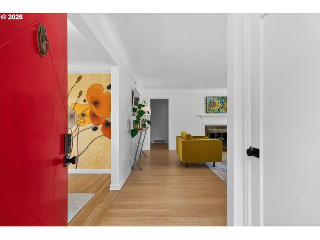 6825 Sw 8TH Ave, Portland, OR 97219