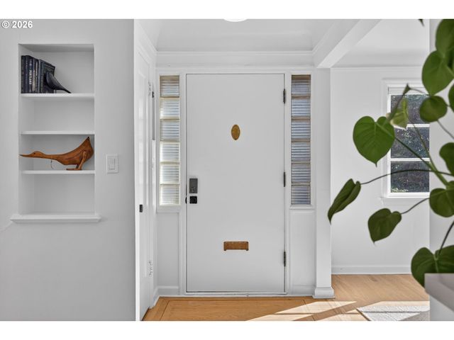 6825 Sw 8TH Ave, Portland, OR 97219