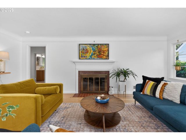 6825 Sw 8TH Ave, Portland, OR 97219