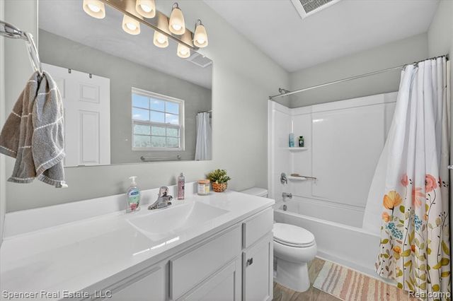 1110 Lancaster Street, Lapeer, MI 48446