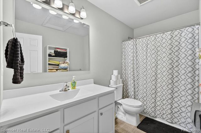 1110 Lancaster Street, Lapeer, MI 48446