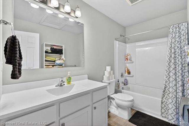1110 Lancaster Street, Lapeer, MI 48446