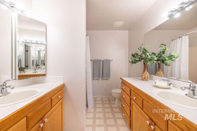 1859 S Labrador, Meridian, ID 83642
