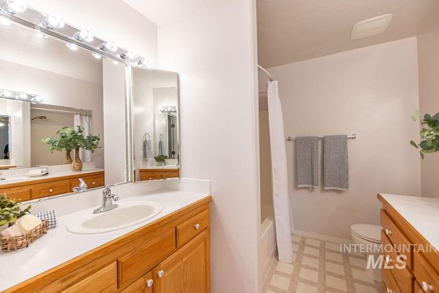 1859 S Labrador, Meridian, ID 83642