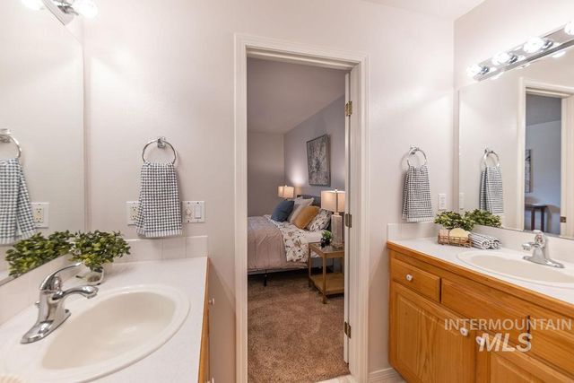 1859 S Labrador, Meridian, ID 83642