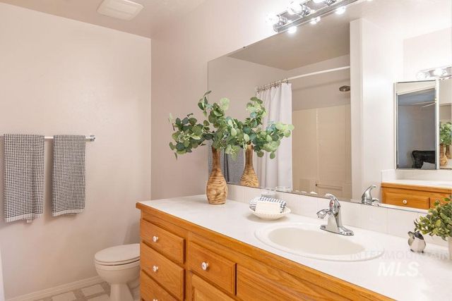 1859 S Labrador, Meridian, ID 83642