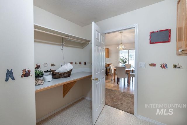 1859 S Labrador, Meridian, ID 83642