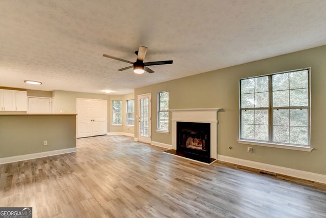 3948 Old Lantern Drive, Lithonia, GA 30038