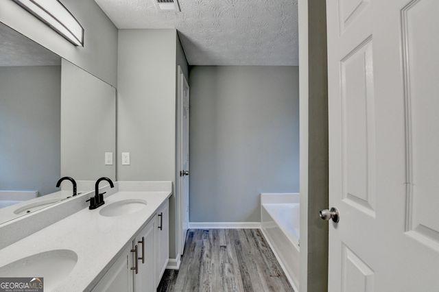 3948 Old Lantern Drive, Lithonia, GA 30038
