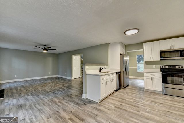 3948 Old Lantern Drive, Lithonia, GA 30038