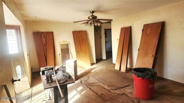 405 E 24th Street, Pittsburg, KS 66762