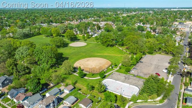 842 E 10 Mile Road, Ferndale, MI 48220