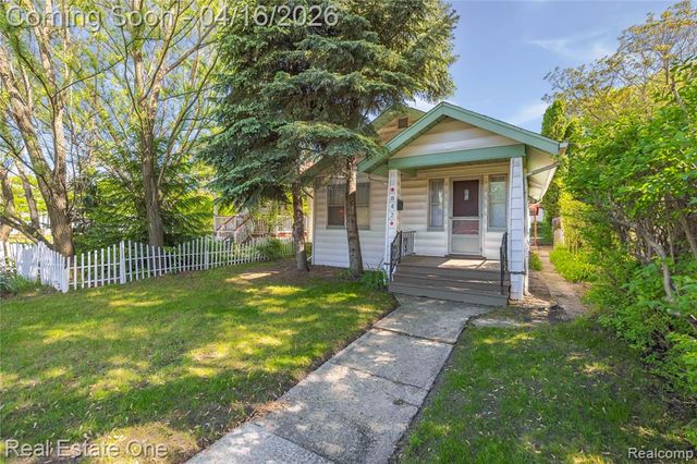 842 E 10 Mile Road, Ferndale, MI 48220