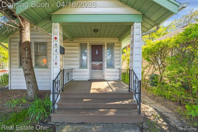 842 E 10 Mile Road, Ferndale, MI 48220