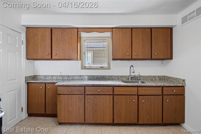 842 E 10 Mile Road, Ferndale, MI 48220